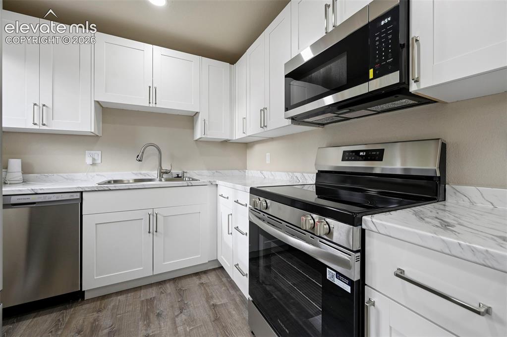 Image 6 of 16: Kitchen