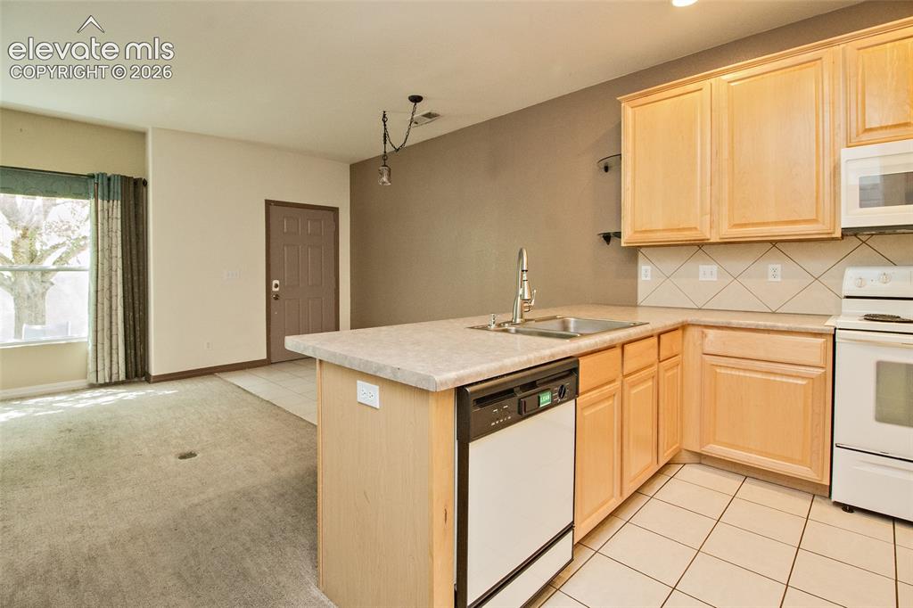 Image 14 of 36: Kitchen