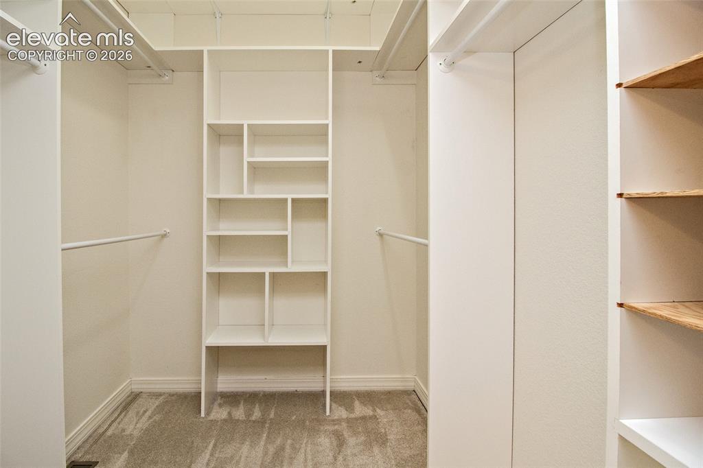Image 26 of 36: Closet