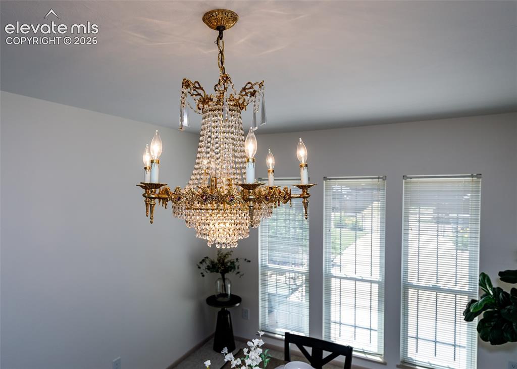 Image 11 of 45: Dining room