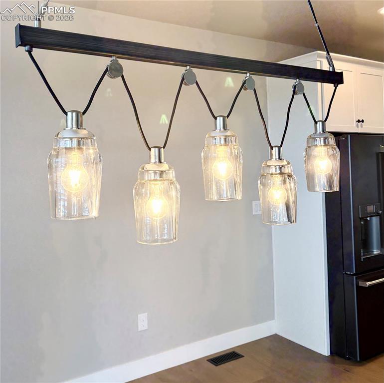 Image 36 of 43: Stylish fixtures