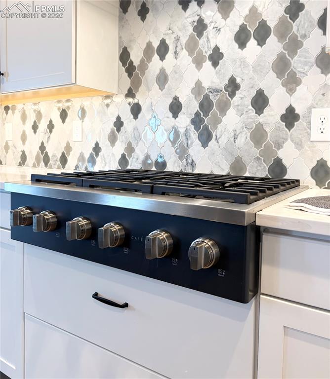 Image 39 of 43: 6 burner gas range