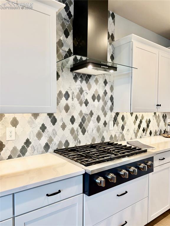 Image 40 of 43: Kitchen