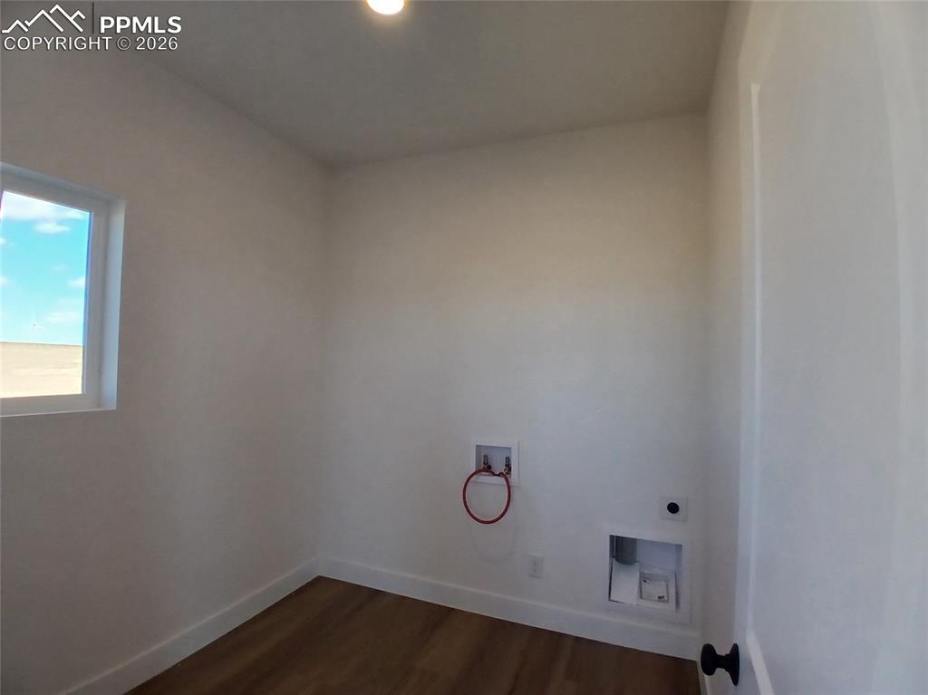 Image 22 of 36: Laundry