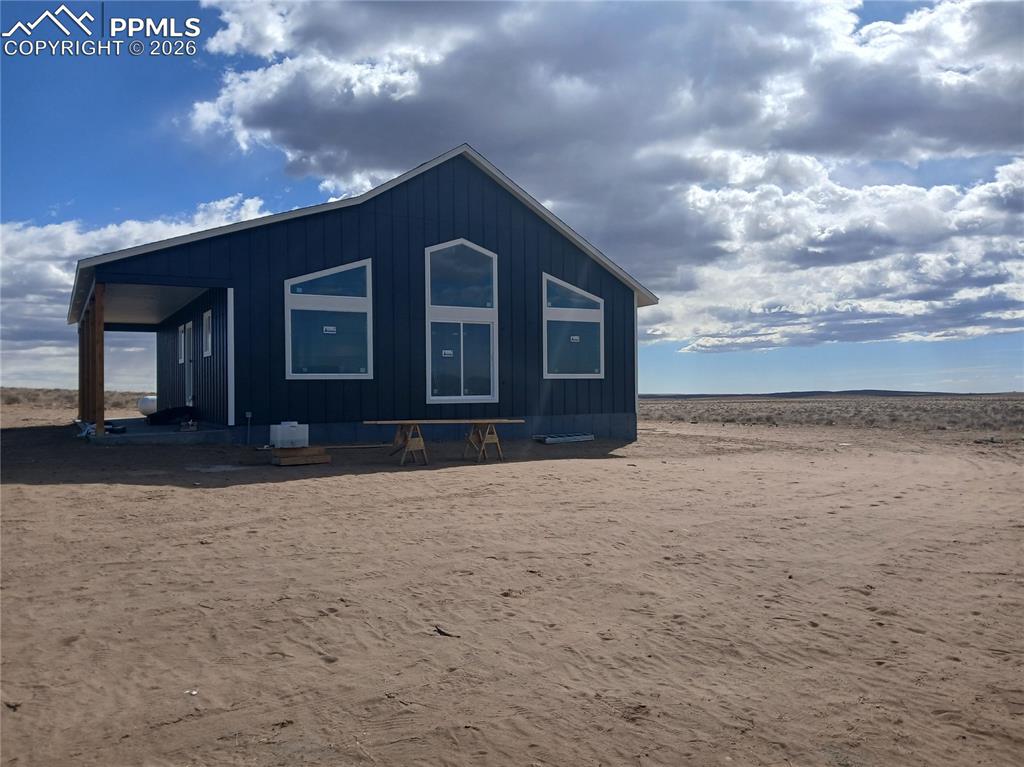 Image 38 of 42: Yard