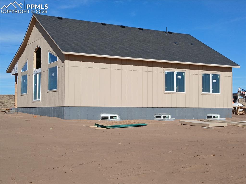 Image 5 of 36: Side of Structure