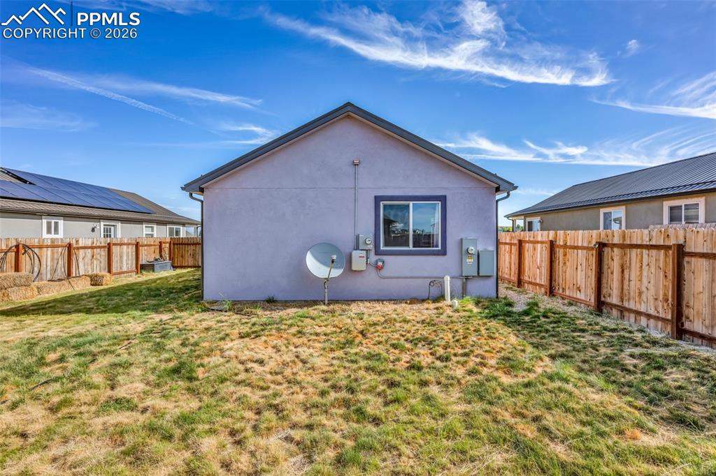 Image 23 of 44: Back of Structure