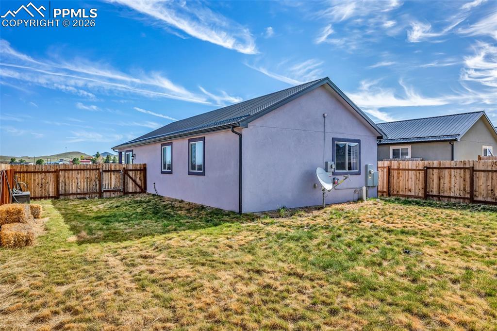 Image 24 of 44: Back of Structure