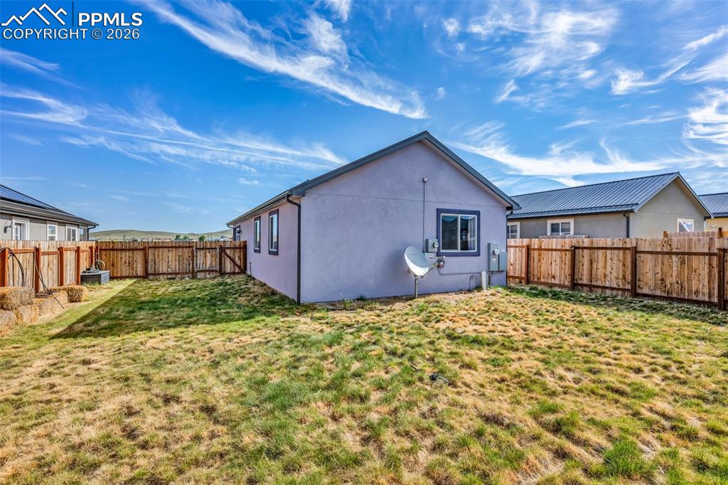 Image 25 of 44: Back of Structure