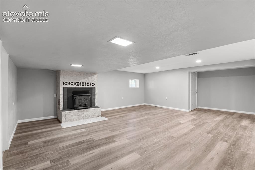 Image 15 of 36: Living Room