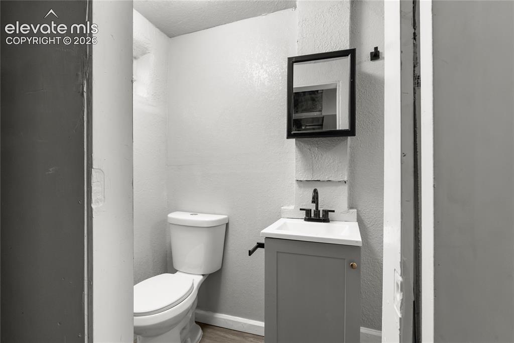 Image 17 of 36: Bathroom