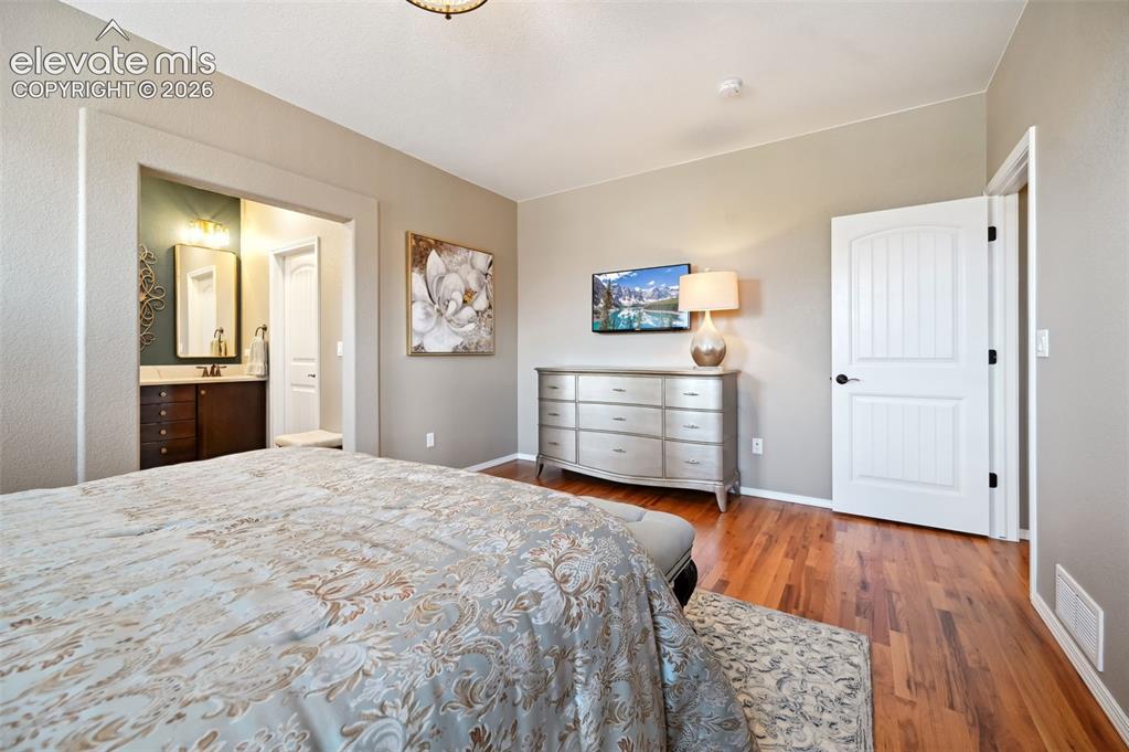 Image 13 of 41: Bedroom