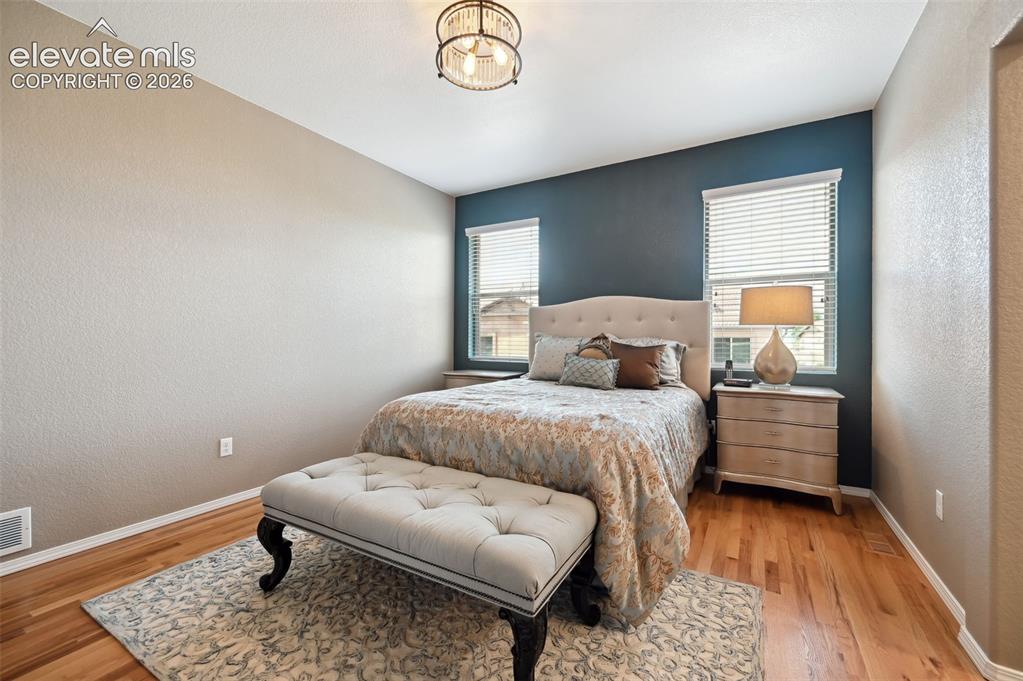 Image 14 of 41: Bedroom