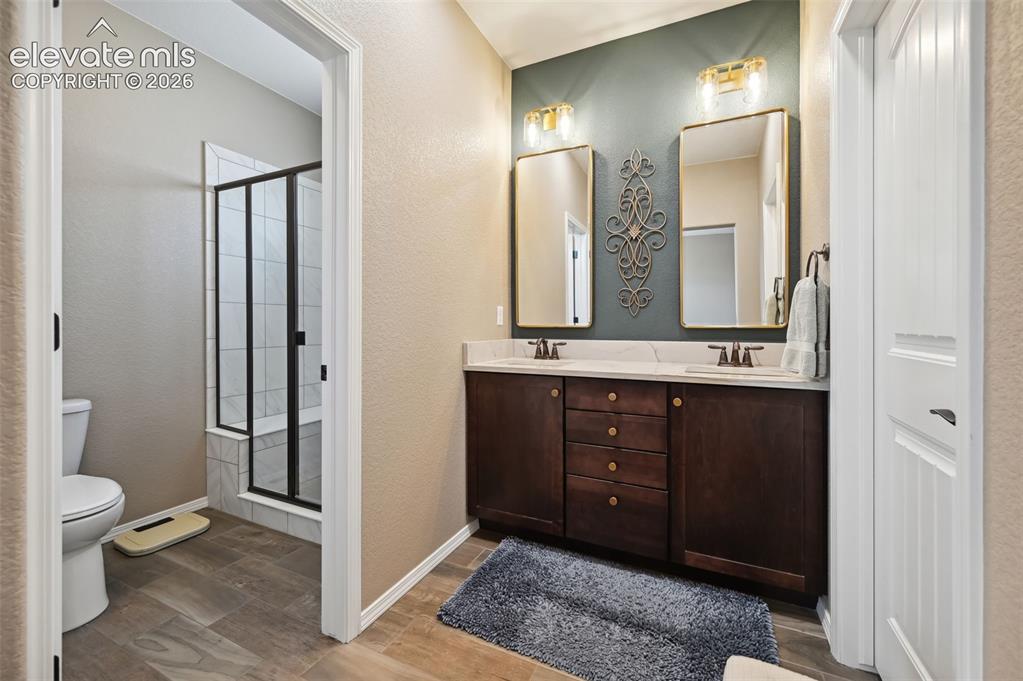 Image 15 of 41: Bathroom