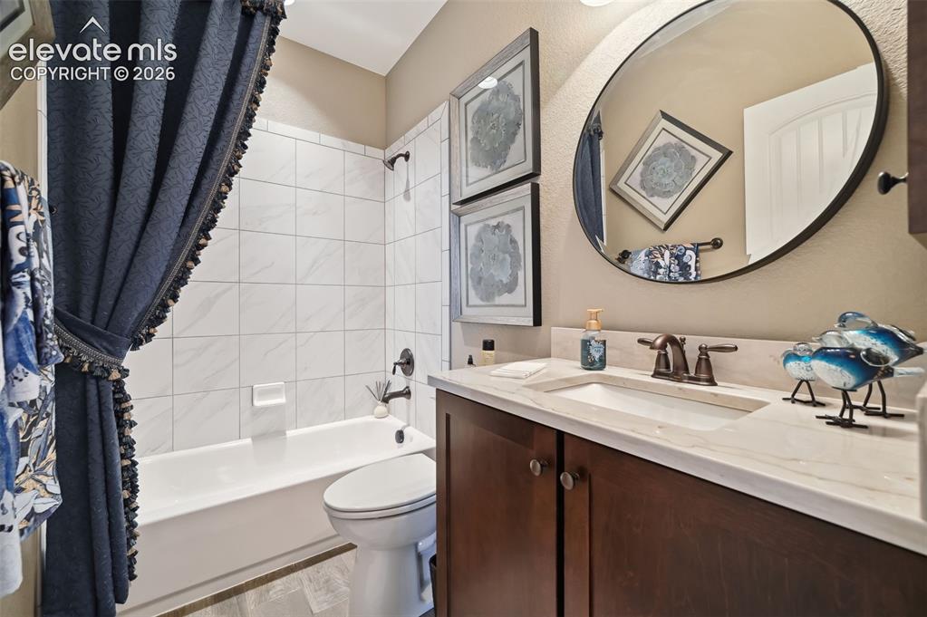 Image 18 of 41: Bathroom