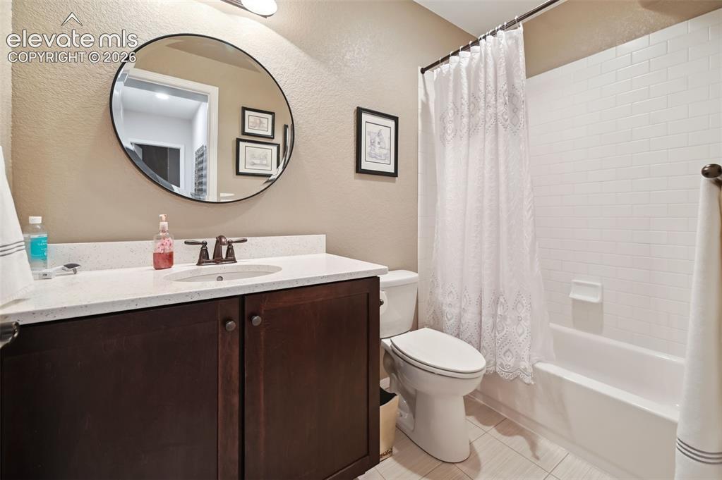 Image 26 of 41: Bathroom