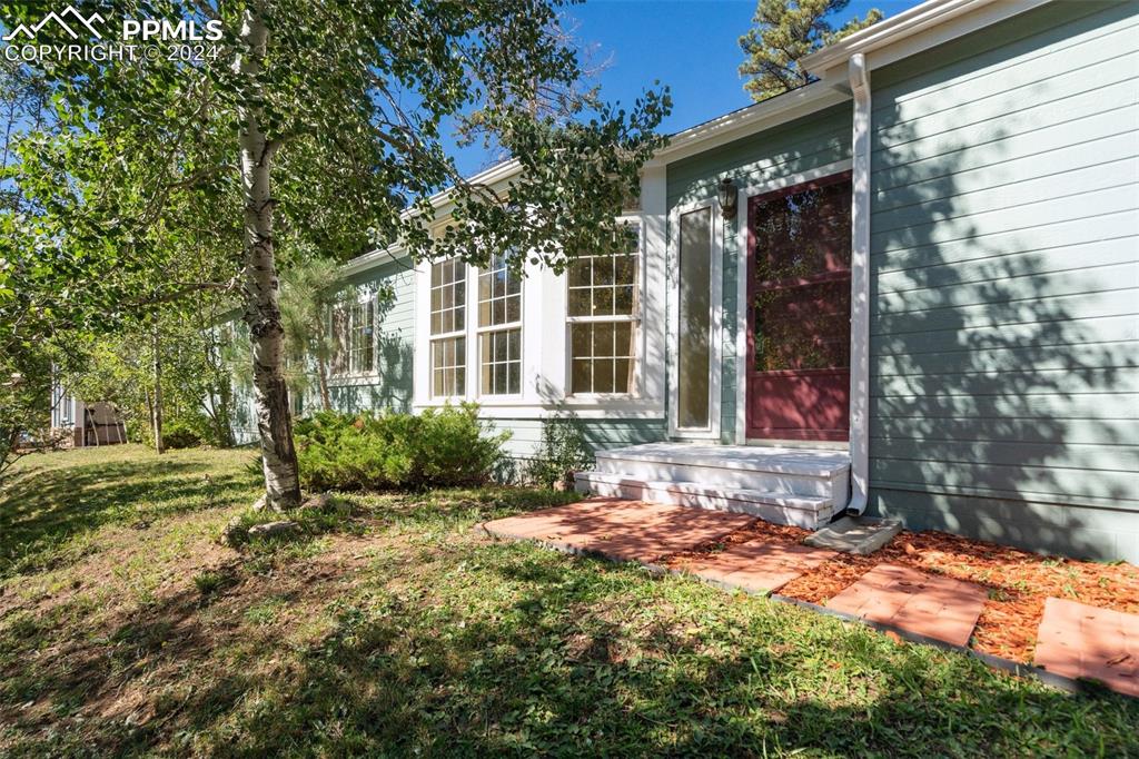 Caption: Entrance to property featuring a yard