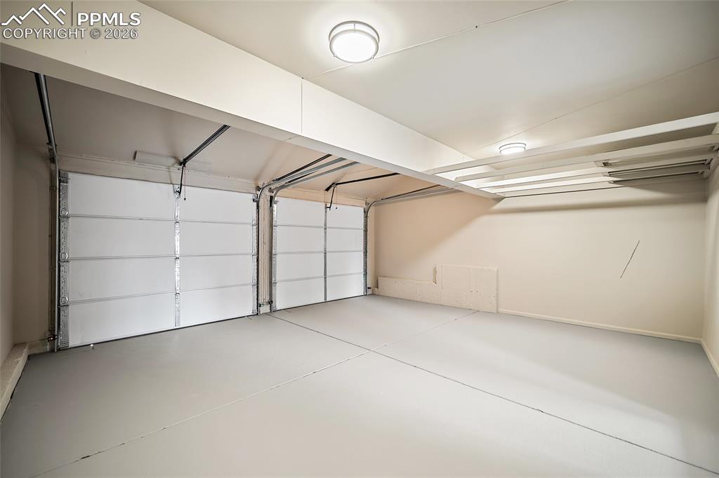 Image 22 of 38: Garage