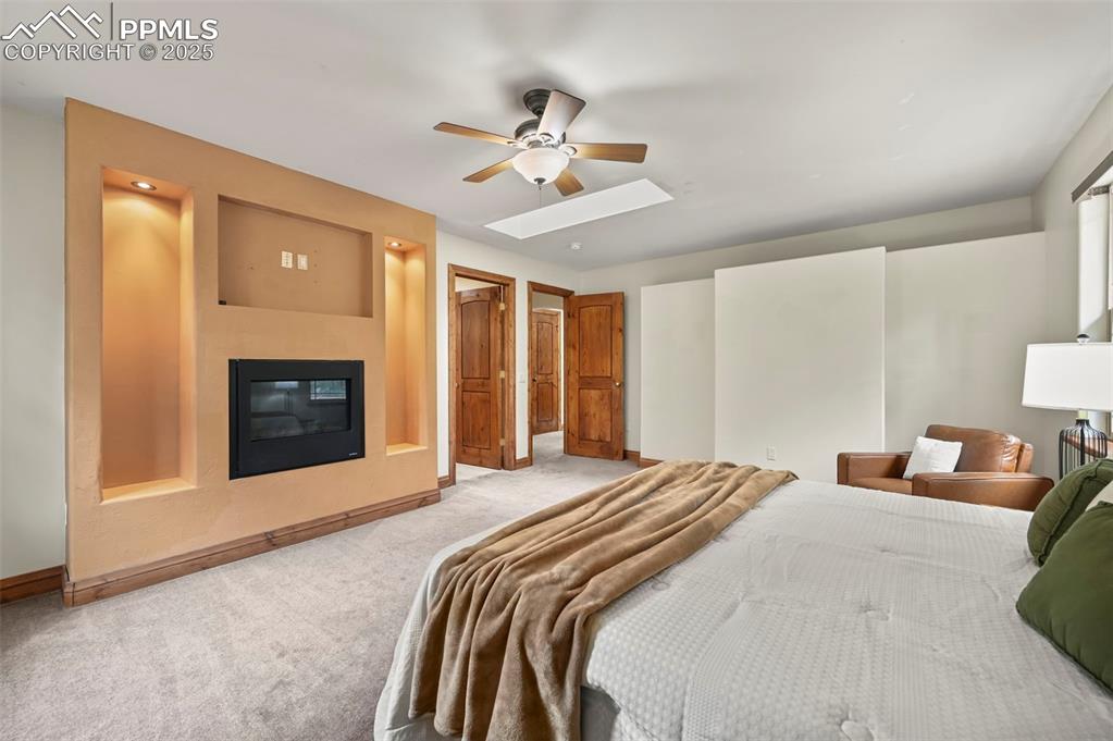 Image 16 of 43: Bedroom