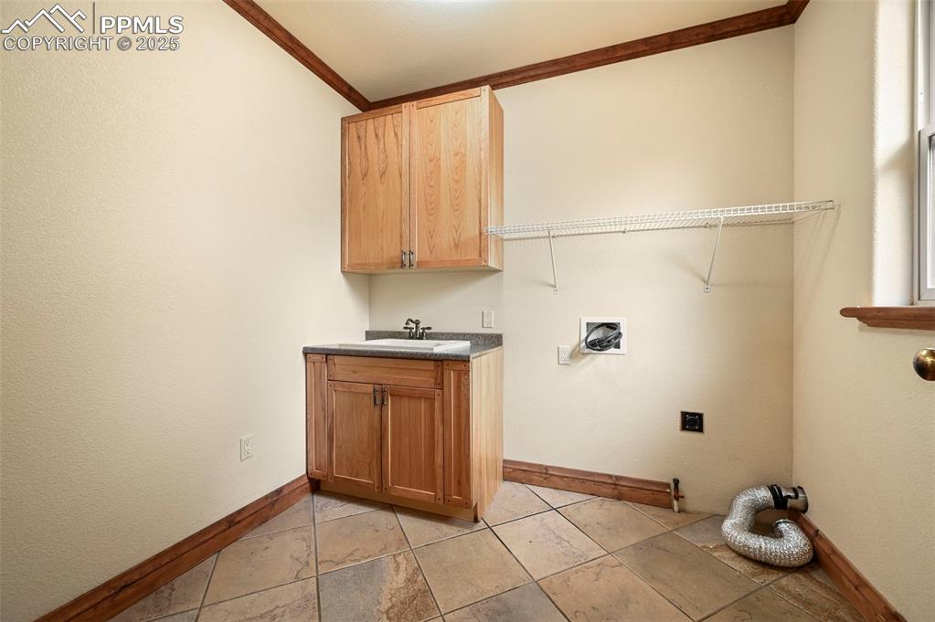 Image 34 of 43: Laundry