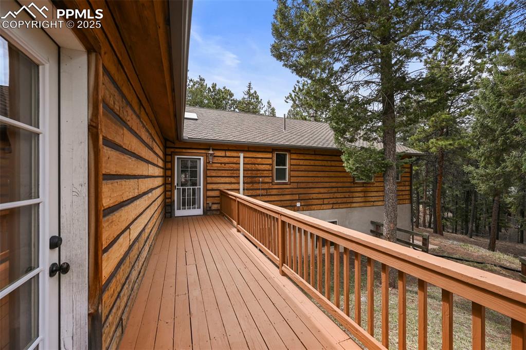 Image 36 of 43: Deck