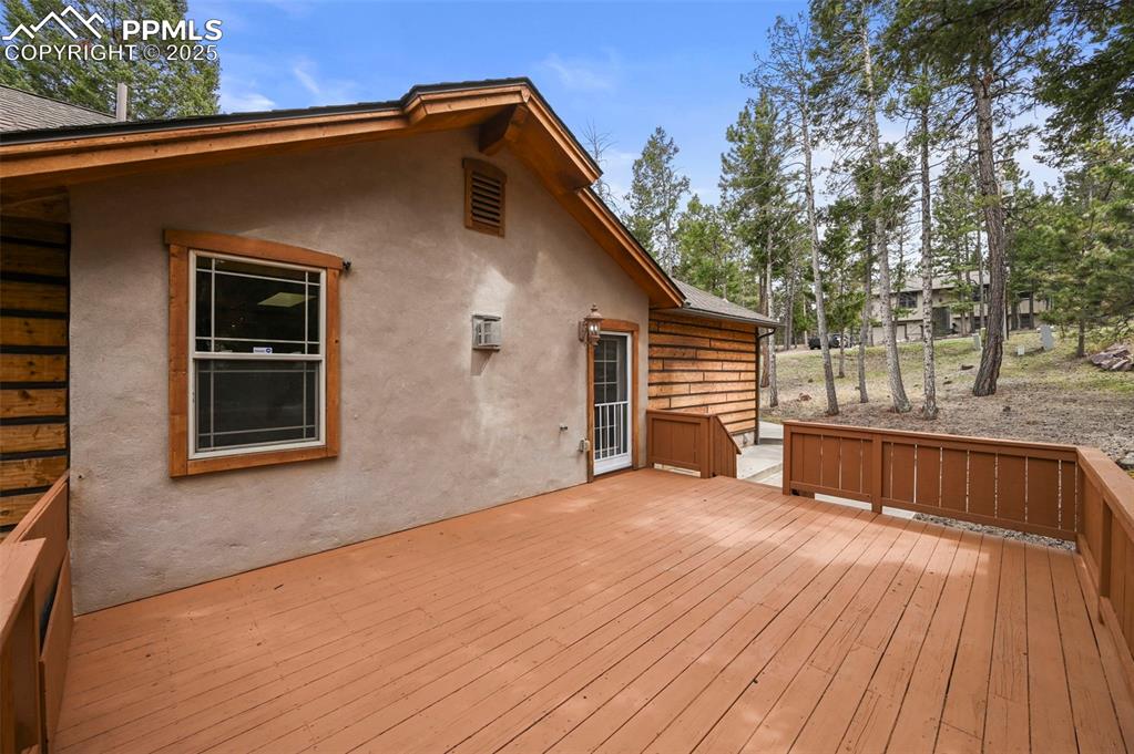 Image 37 of 43: Deck