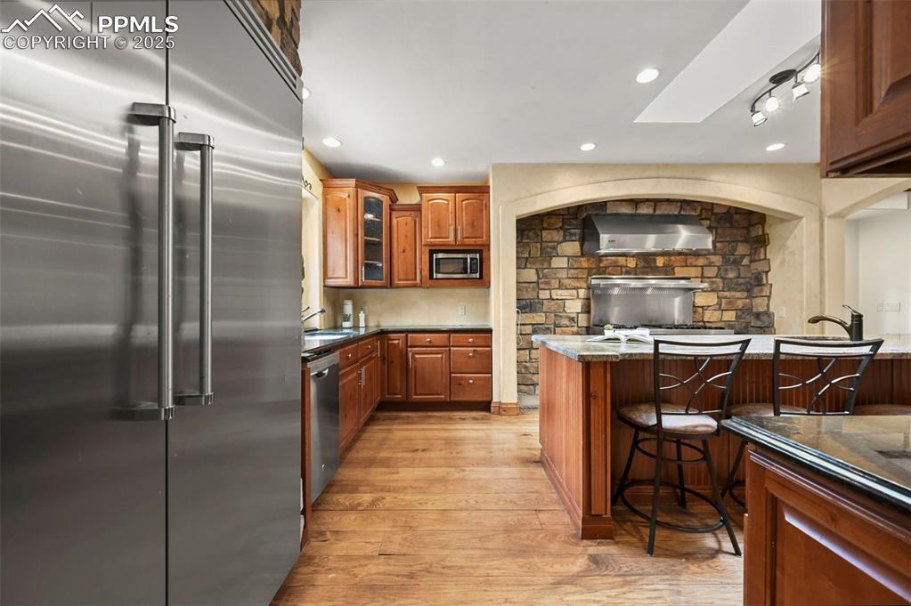 Image 5 of 43: Kitchen