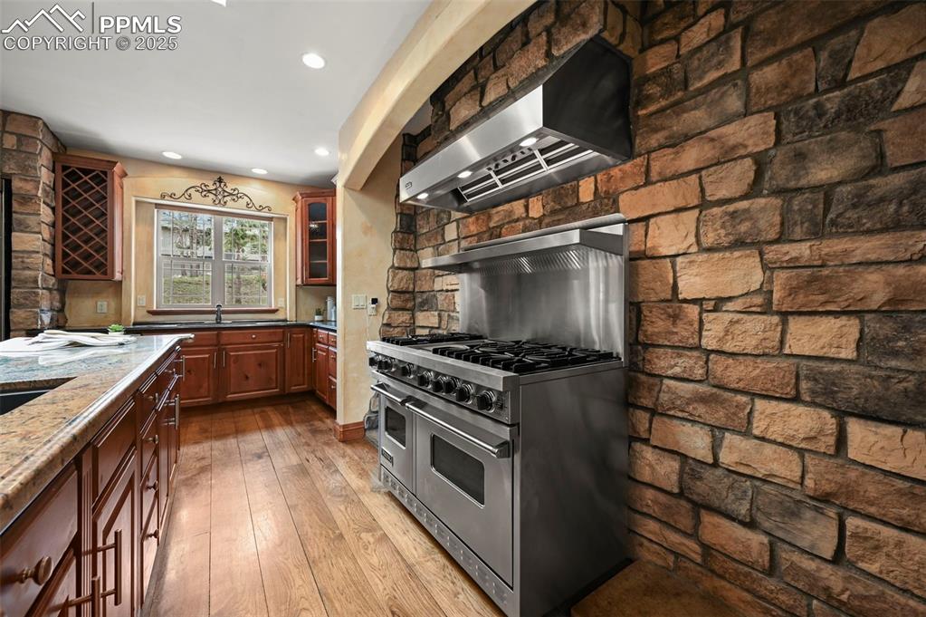 Image 7 of 43: Kitchen