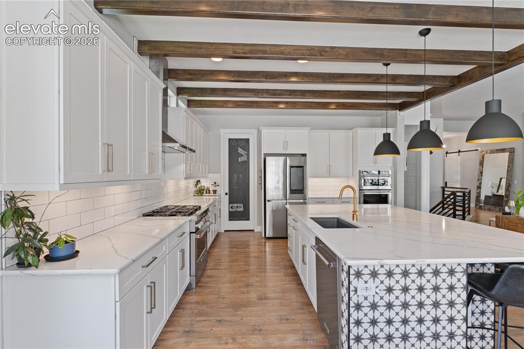 Image 10 of 45: Kitchen