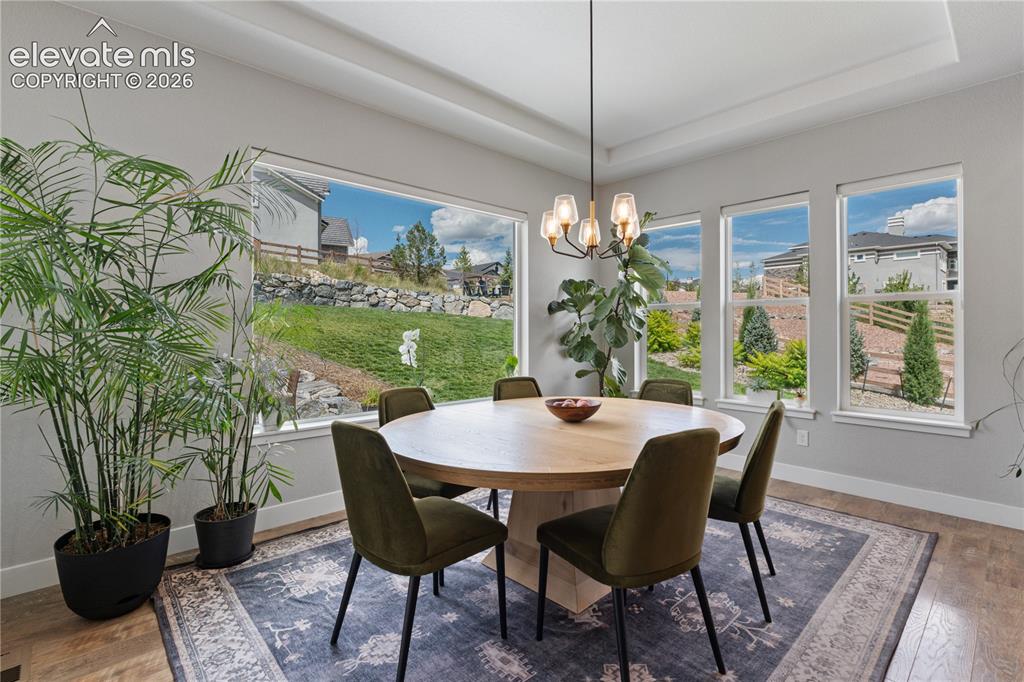 Image 12 of 45: Dining Area