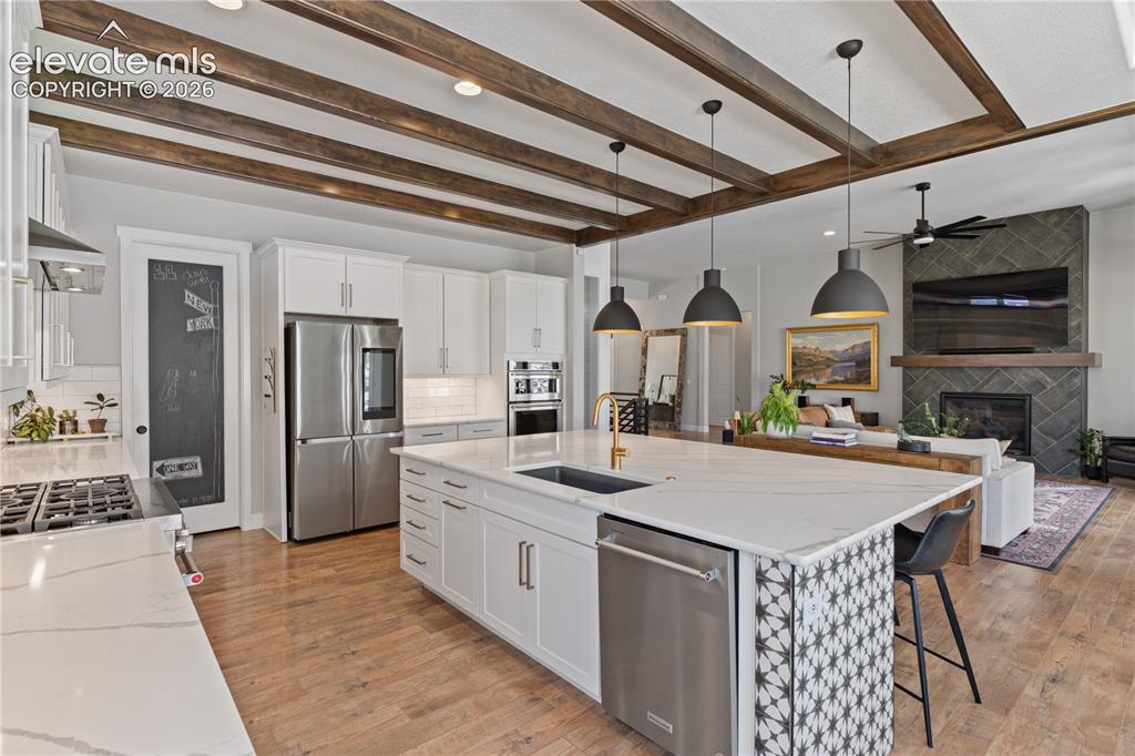 Image 14 of 45: Kitchen