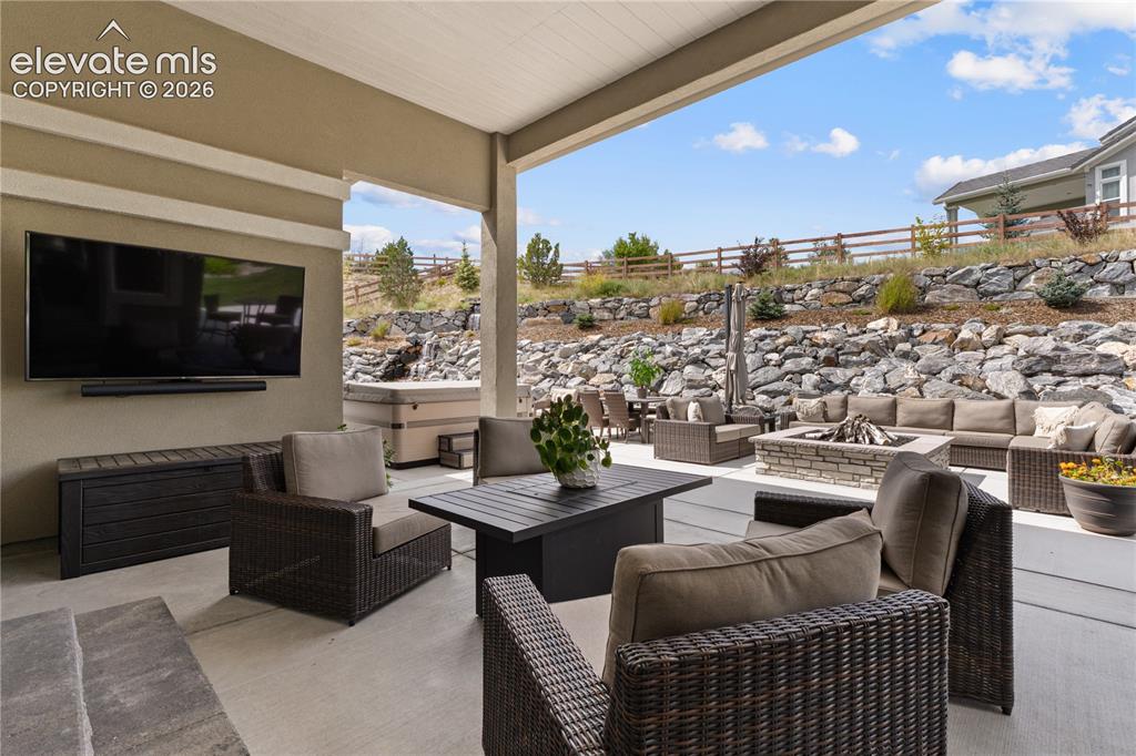 Image 5 of 45: Watch the games and entertain endlessly with
all of the outdoor spaces her