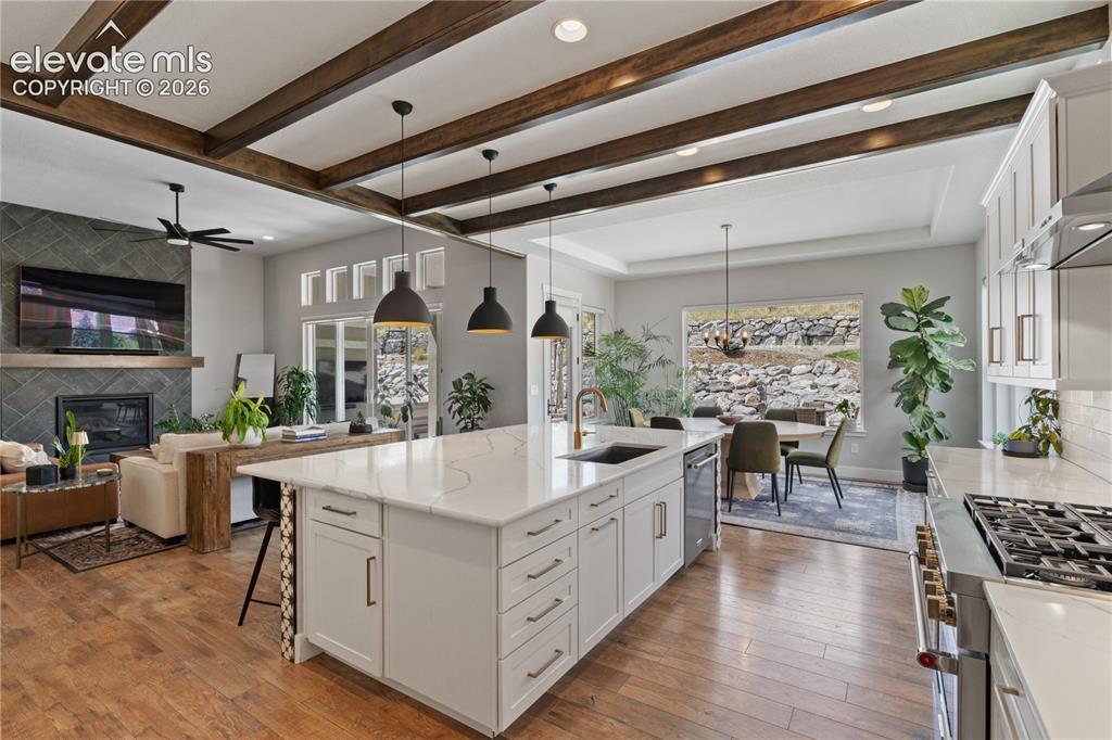 Image 9 of 45: Kitchen