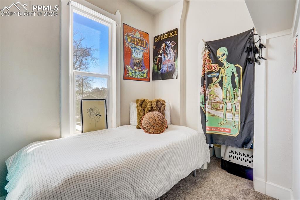 Image 10 of 17: Bedroom