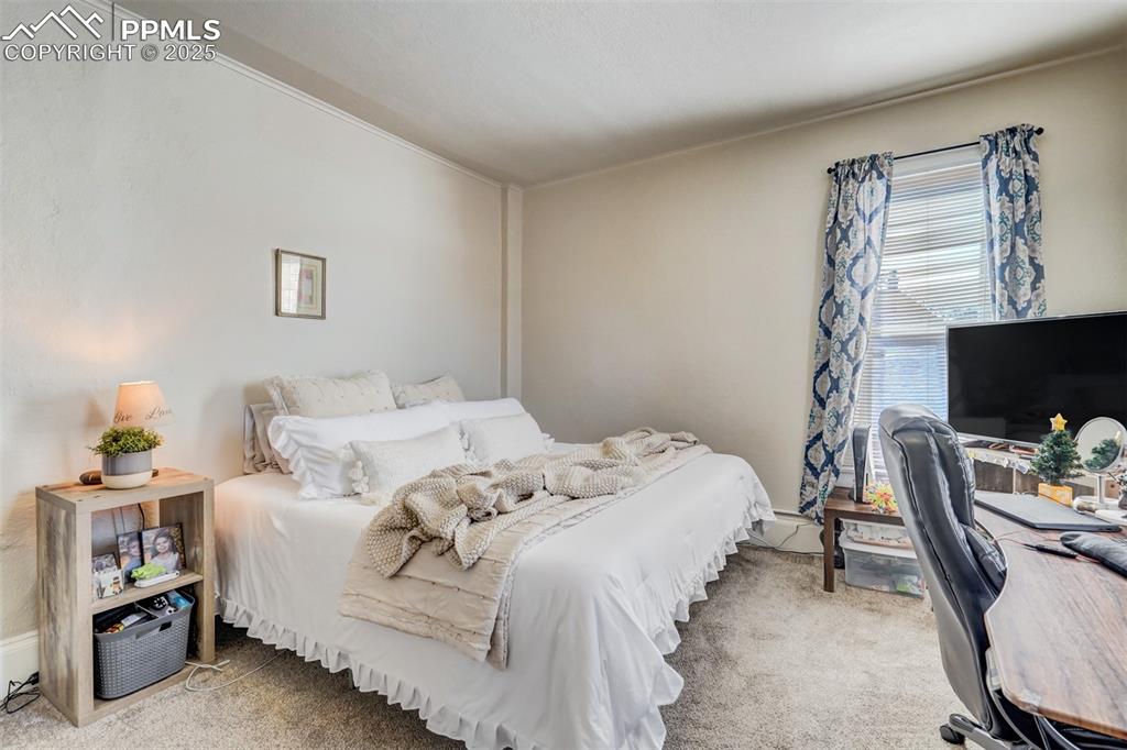 Image 13 of 17: Bedroom