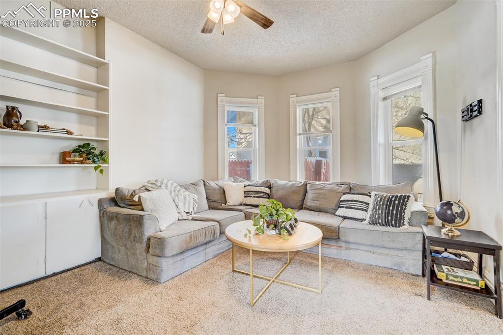 Image 6 of 17: Living Room