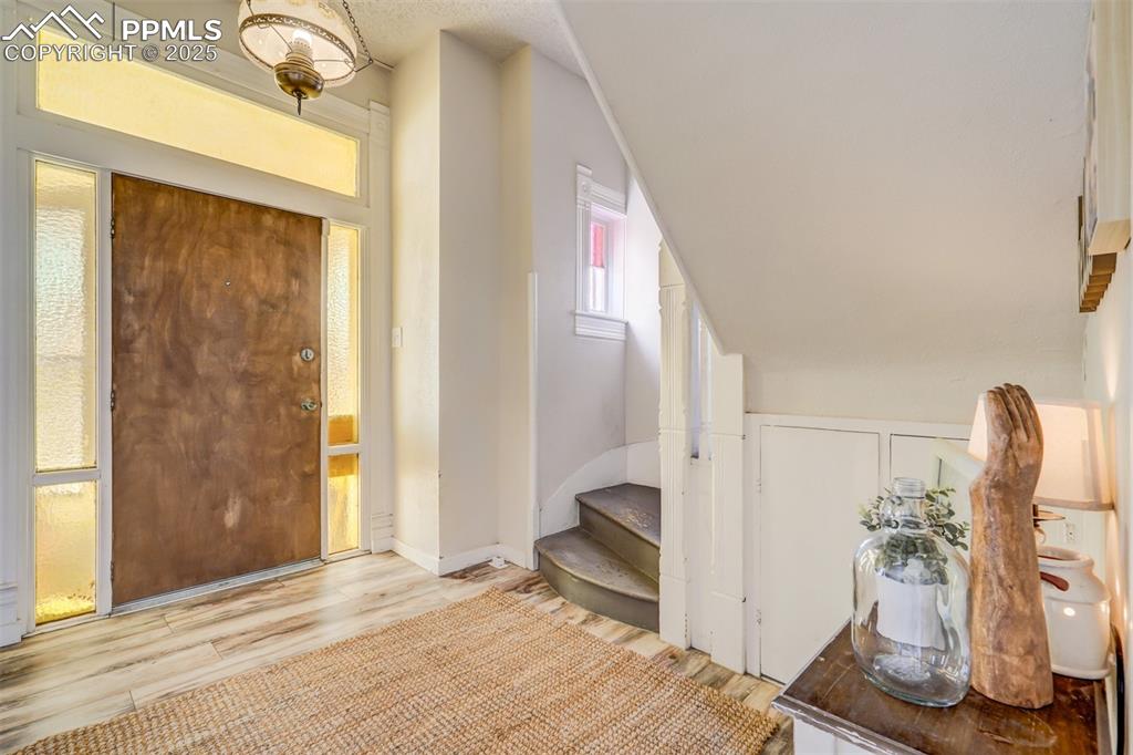 Image 7 of 17: Entry