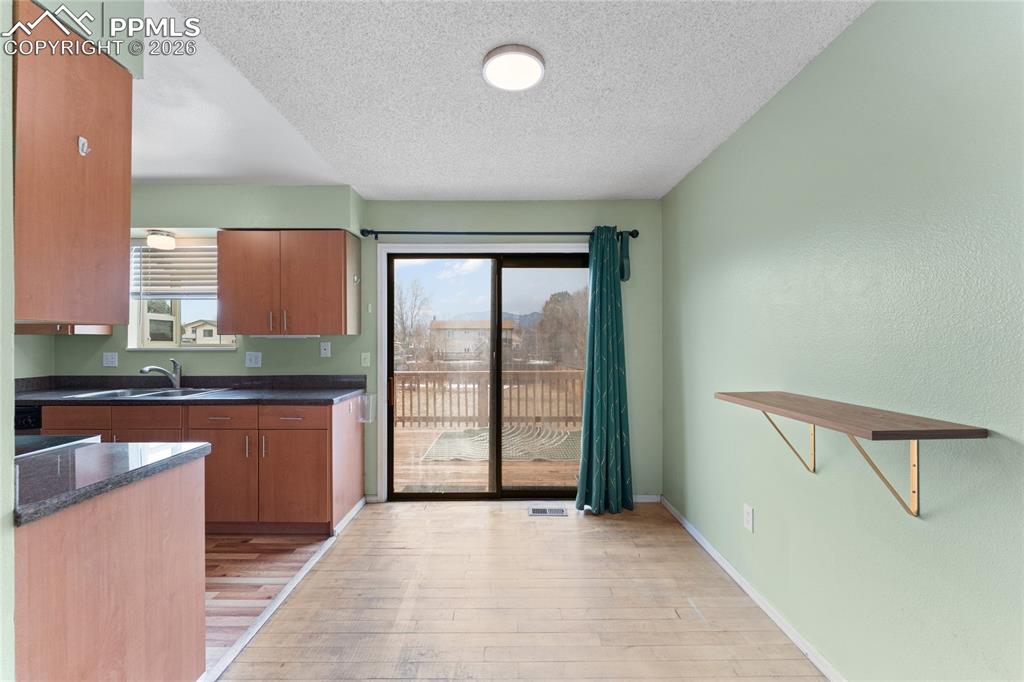 Image 11 of 41: Kitchen