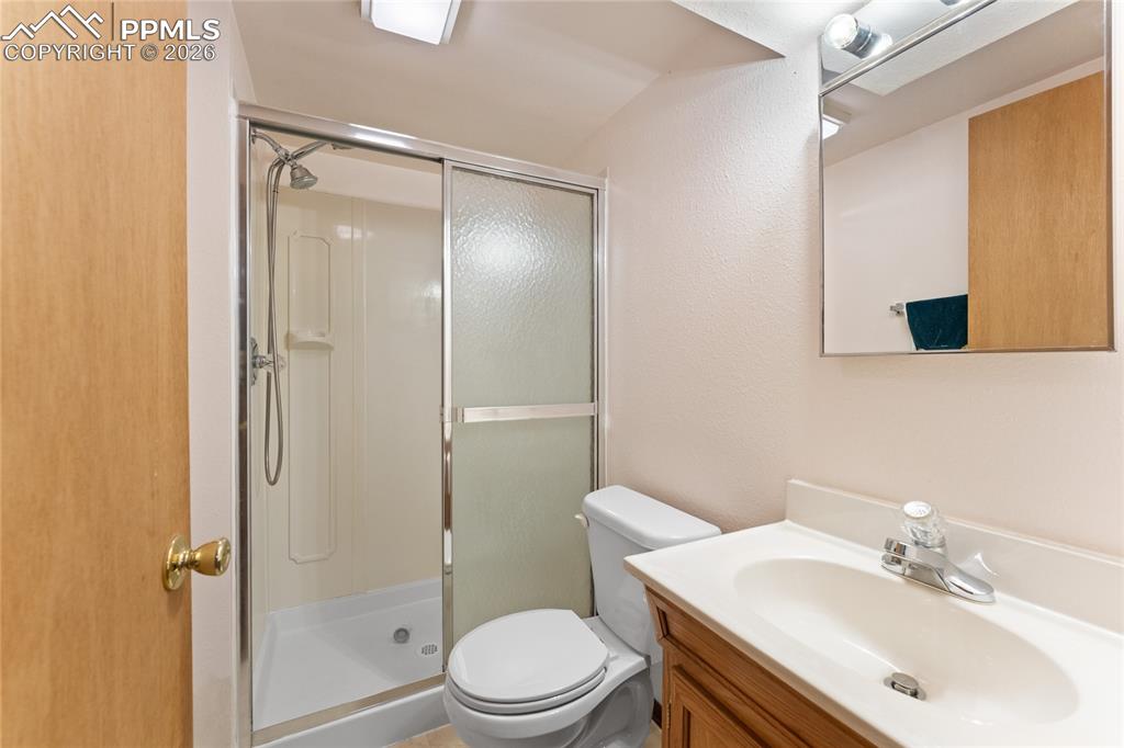 Image 30 of 41: Bathroom