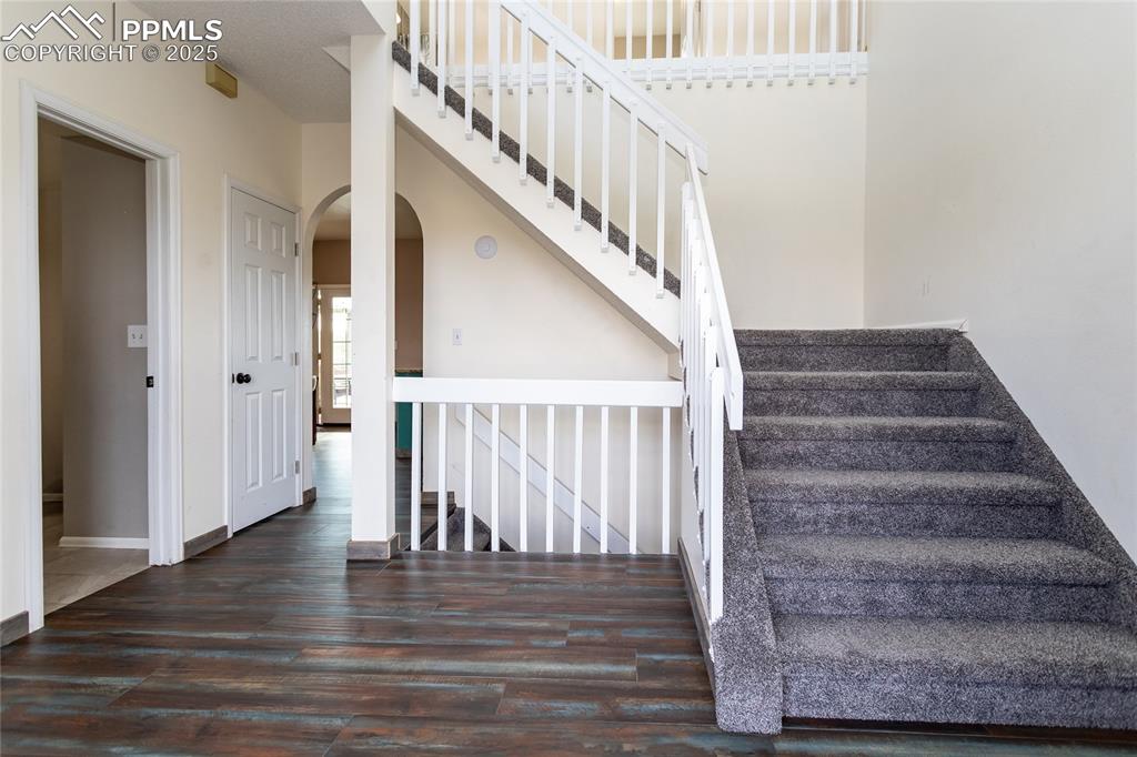 Image 10 of 50: Entry