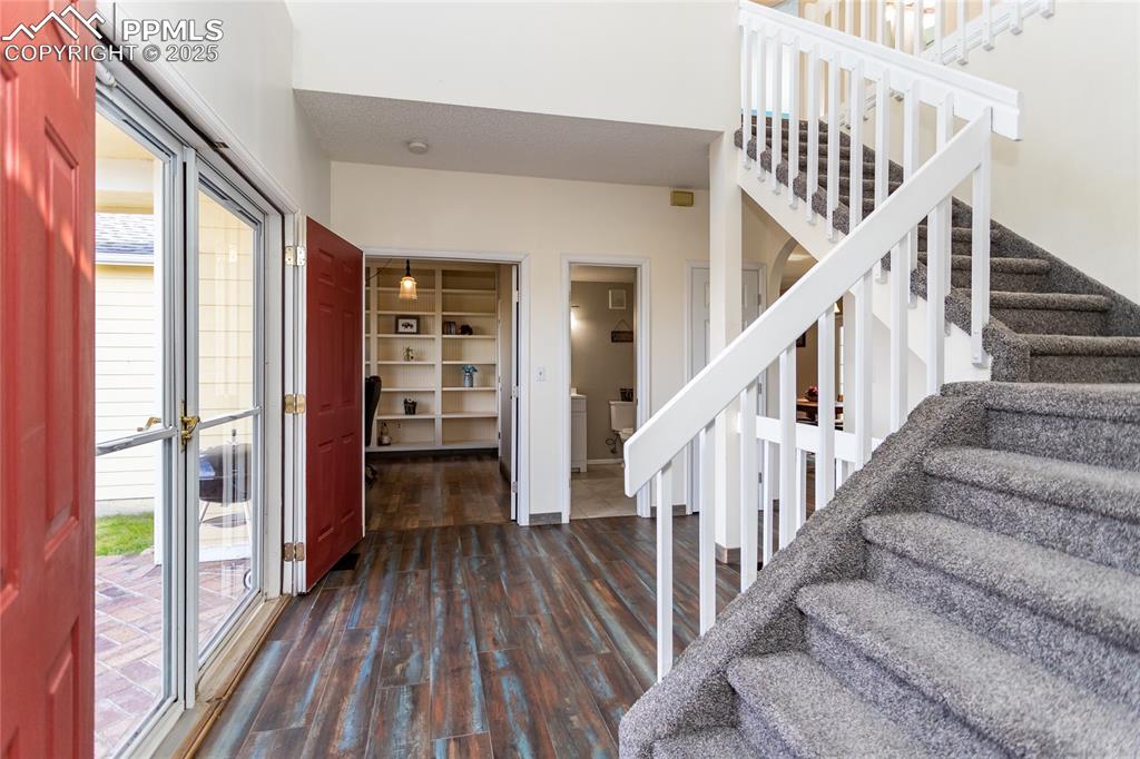 Image 11 of 50: Entry