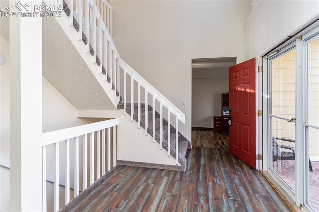 Image 14 of 50: Entry