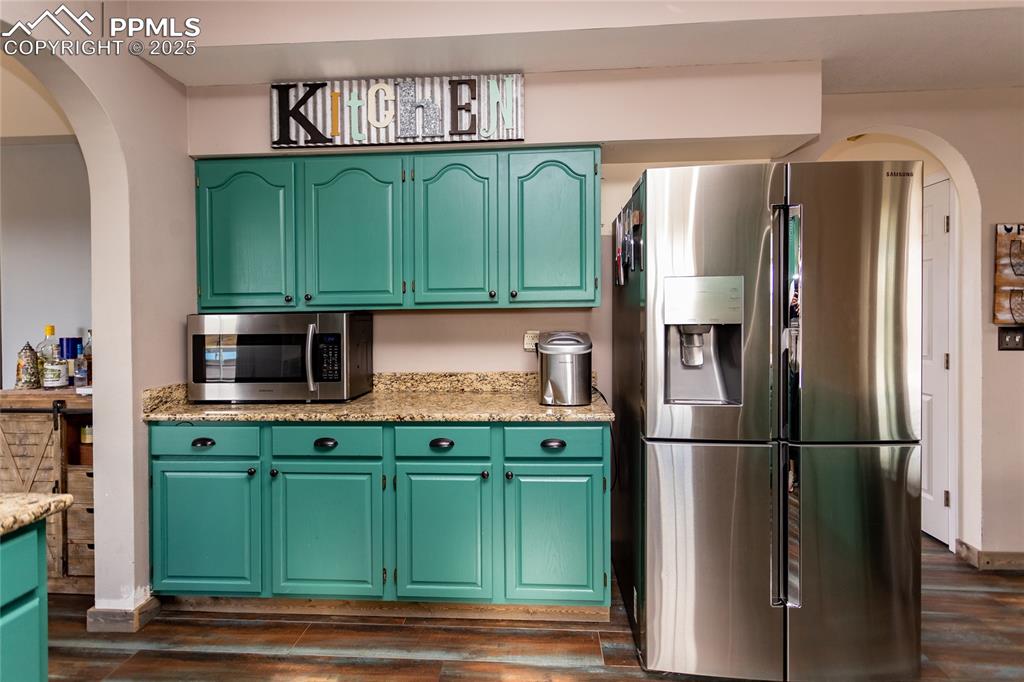 Image 23 of 50: Kitchen