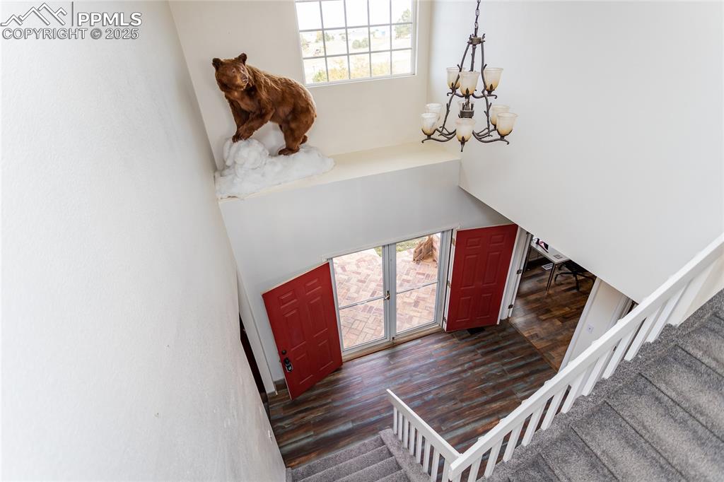 Image 26 of 50: Entry