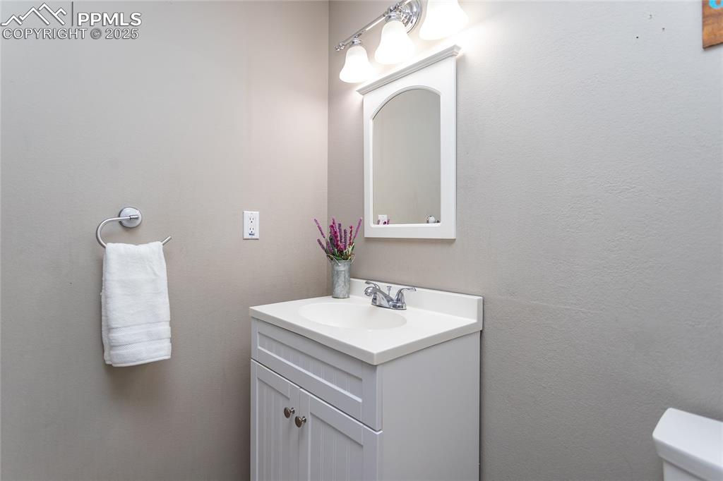 Image 28 of 50: Bathroom