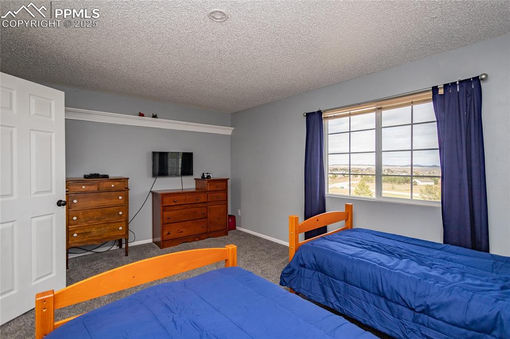 Image 30 of 50: Bedroom