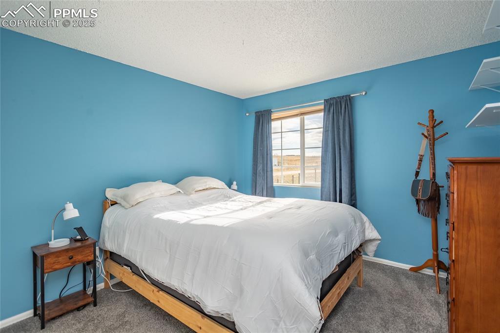 Image 31 of 50: Bedroom