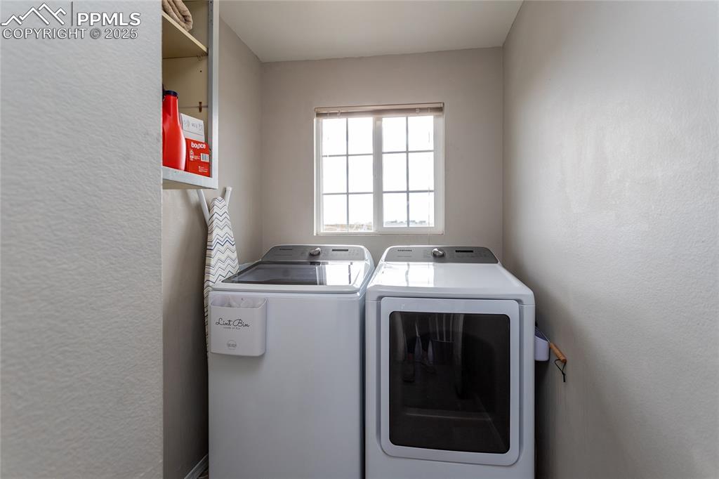 Image 40 of 50: Laundry