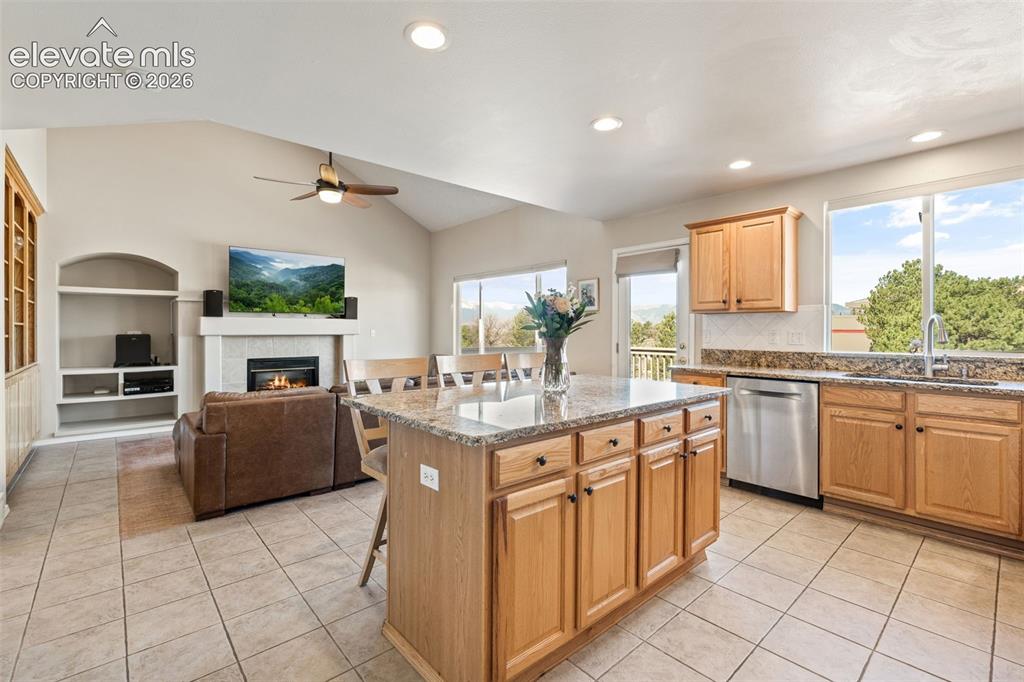 Image 11 of 47: Kitchen