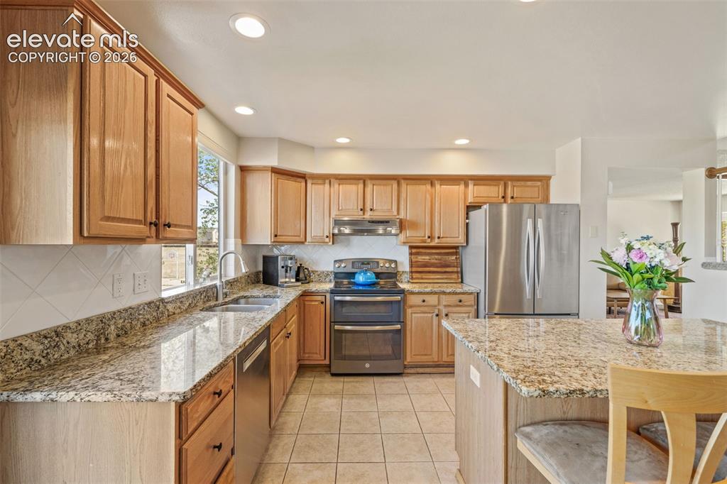 Image 13 of 47: Kitchen